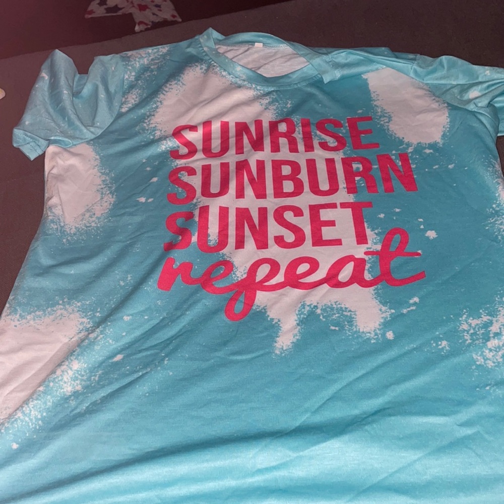 Cute tee large fits like a medium